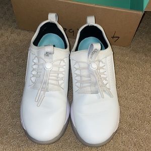 🌸LIKE NEW Clove water and slip resistant nursing sneakers. Brilliant white